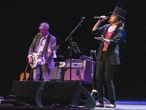 Suzanne Vega - Flying With Angels